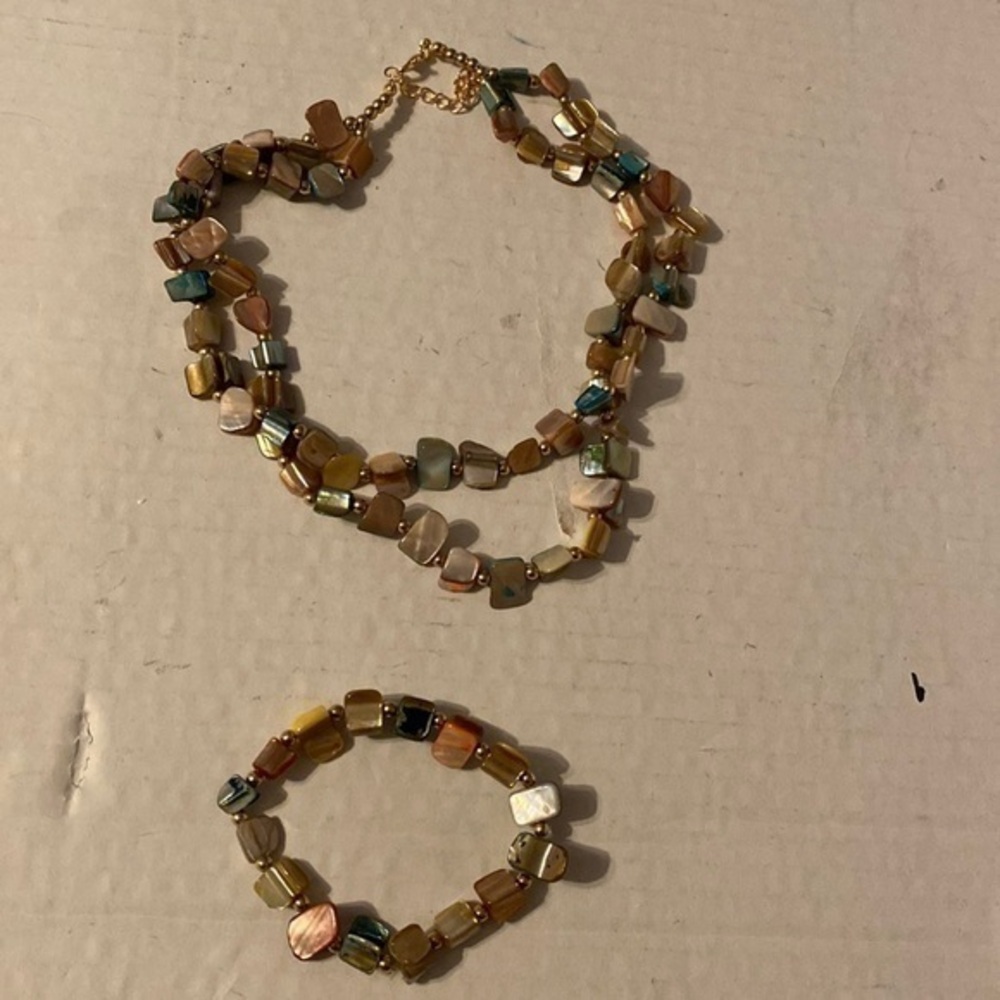 Necklace and bracelet set